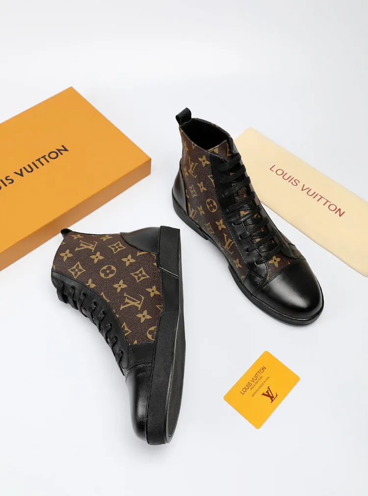 Factory price: 400💰LV official website popular series 🇮🇹🇮🇹1:1 production, selected high-end imported cowhide, sheepskin padding inside sheepskin, paired with Louis Vuitton Monogram Ecli men's shoes 💰se canvas and pure black rubber soles, the ultimate simple design, the perfect interpretation of the latest inspiration for shoes, the integration of classics and fashion, 🔍🔍high quality, worthy of your possession. The bottom car line will never be unglued. Sellers are welcome to sell as shown in the picture above. We can send one piece on behalf of you. The code number is 38-44 (45 codes can be customized)
